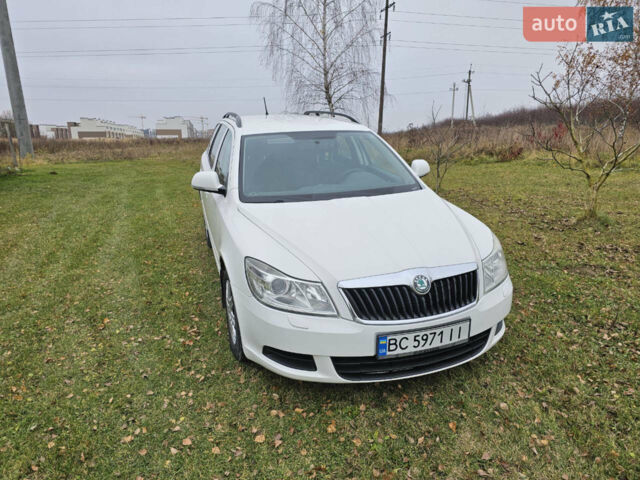 Білий Шкода Октавія, об'ємом двигуна 1.6 л та пробігом 380 тис. км за 6850 $, фото 1 на Automoto.ua