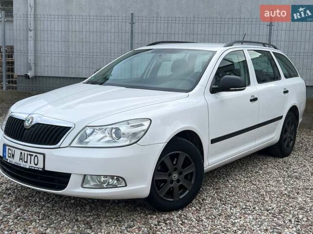 Белый Шкода Октавия, объемом двигателя 1.6 л и пробегом 209 тыс. км за 5700 $, фото 1 на Automoto.ua