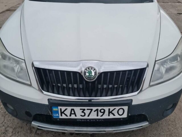 Белый Шкода Октавия, объемом двигателя 1.8 л и пробегом 255 тыс. км за 8000 $, фото 1 на Automoto.ua