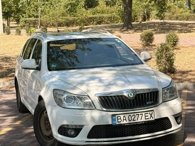 Белый Шкода Октавия, объемом двигателя 2 л и пробегом 370 тыс. км за 7000 $, фото 1 на Automoto.ua