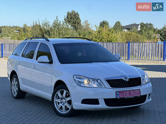 Белый Шкода Октавия, объемом двигателя 1.6 л и пробегом 261 тыс. км за 7150 $, фото 1 на Automoto.ua