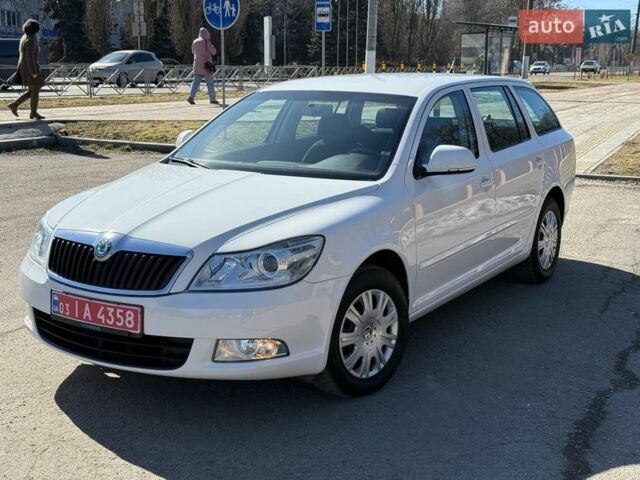 Білий Шкода Октавія, об'ємом двигуна 1.6 л та пробігом 182 тис. км за 7950 $, фото 1 на Automoto.ua