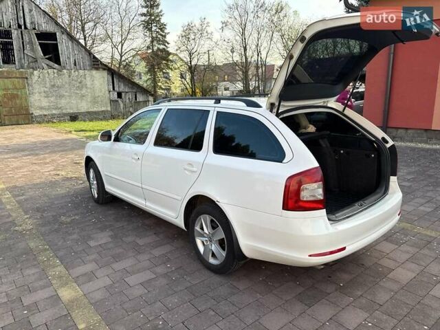 Белый Шкода Октавия, объемом двигателя 1.8 л и пробегом 236 тыс. км за 8000 $, фото 1 на Automoto.ua