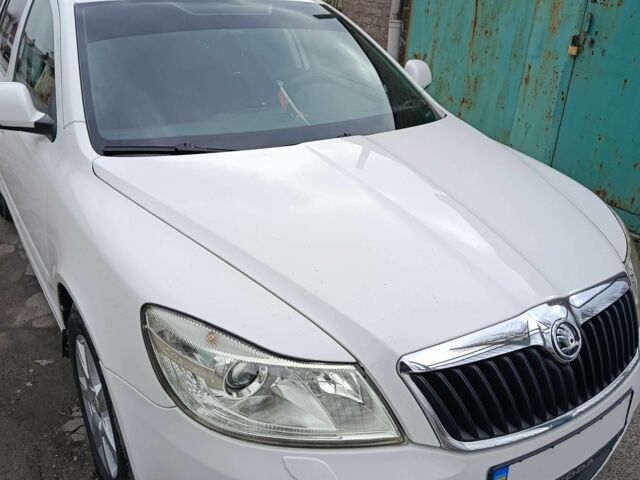 Белый Шкода Октавия, объемом двигателя 1.6 л и пробегом 320 тыс. км за 7500 $, фото 1 на Automoto.ua
