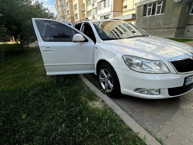 Белый Шкода Октавия, объемом двигателя 1.8 л и пробегом 240 тыс. км за 9000 $, фото 1 на Automoto.ua