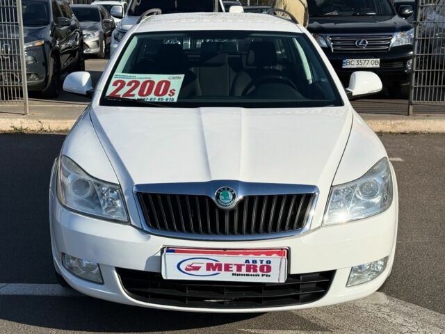 Белый Шкода Октавия, объемом двигателя 1.4 л и пробегом 225 тыс. км за 7900 $, фото 1 на Automoto.ua