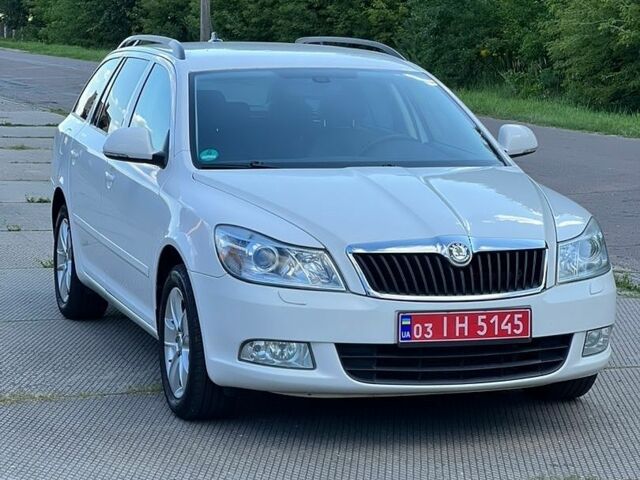 Белый Шкода Октавия, объемом двигателя 1.8 л и пробегом 231 тыс. км за 8900 $, фото 1 на Automoto.ua