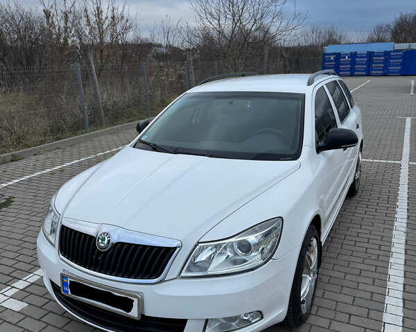 Белый Шкода Октавия, объемом двигателя 1.2 л и пробегом 215 тыс. км за 6500 $, фото 1 на Automoto.ua