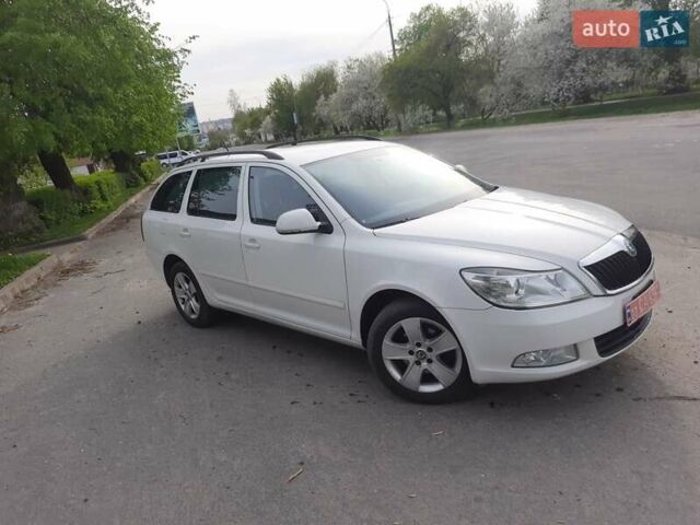 Белый Шкода Октавия, объемом двигателя 1.4 л и пробегом 217 тыс. км за 6800 $, фото 1 на Automoto.ua