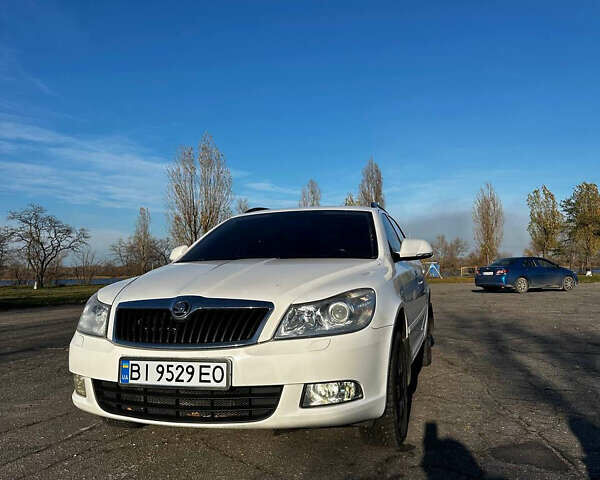 Белый Шкода Октавия, объемом двигателя 1.39 л и пробегом 217 тыс. км за 5999 $, фото 1 на Automoto.ua