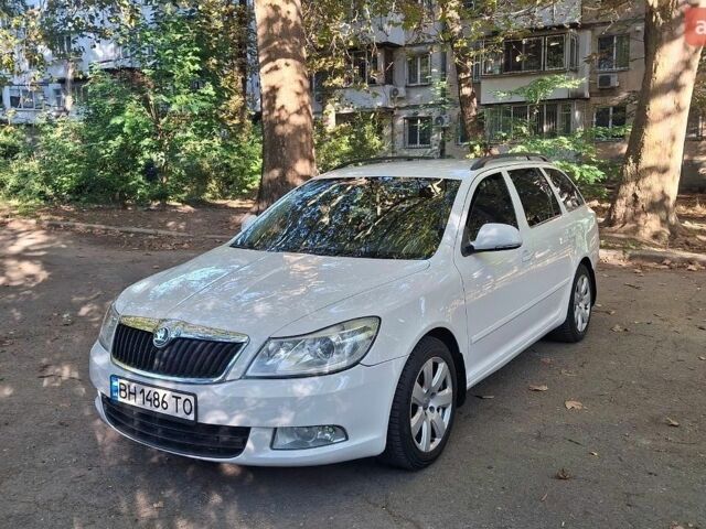 Белый Шкода Октавия, объемом двигателя 1.6 л и пробегом 217 тыс. км за 8800 $, фото 1 на Automoto.ua