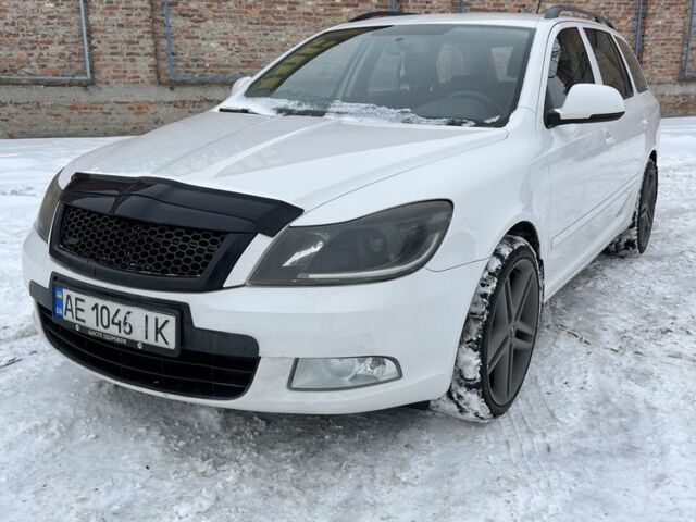 Білий Шкода Октавія, об'ємом двигуна 1.8 л та пробігом 275 тис. км за 7200 $, фото 1 на Automoto.ua