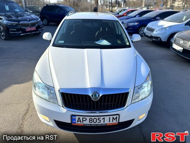 Белый Шкода Октавия, объемом двигателя 1.6 л и пробегом 254 тыс. км за 8000 $, фото 1 на Automoto.ua