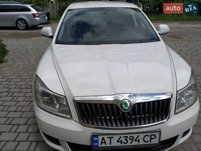 Белый Шкода Октавия, объемом двигателя 1.6 л и пробегом 193 тыс. км за 6850 $, фото 1 на Automoto.ua