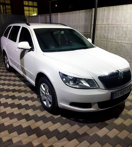 Білий Шкода Октавія, об'ємом двигуна 1.6 л та пробігом 21500 тис. км за 8000 $, фото 1 на Automoto.ua