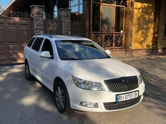 Білий Шкода Октавія, об'ємом двигуна 1.6 л та пробігом 322 тис. км за 7900 $, фото 1 на Automoto.ua