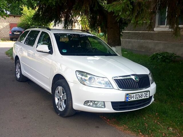 Білий Шкода Октавія, об'ємом двигуна 1.2 л та пробігом 230 тис. км за 8000 $, фото 1 на Automoto.ua