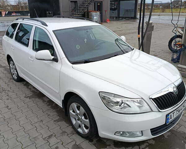 Белый Шкода Октавия, объемом двигателя 1.97 л и пробегом 245 тыс. км за 8000 $, фото 1 на Automoto.ua