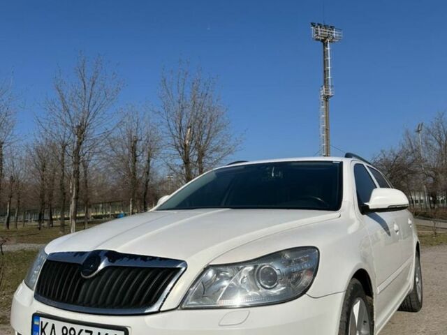 Белый Шкода Октавия, объемом двигателя 1.6 л и пробегом 297 тыс. км за 7299 $, фото 1 на Automoto.ua