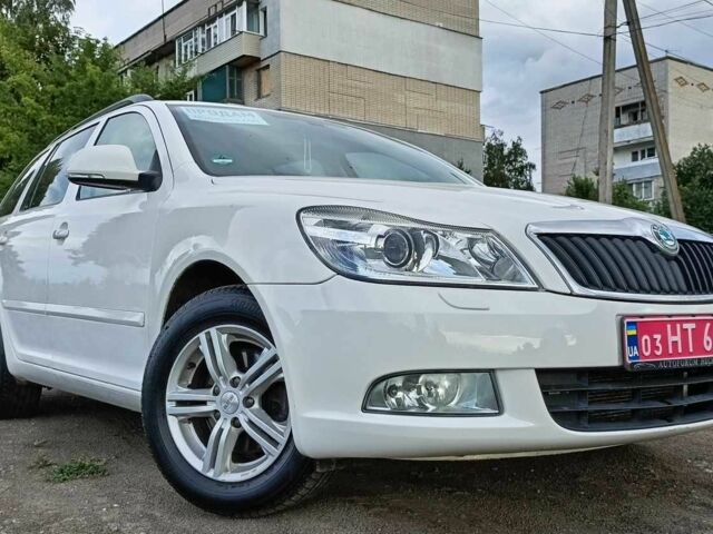 Белый Шкода Октавия, объемом двигателя 1.8 л и пробегом 200 тыс. км за 8500 $, фото 1 на Automoto.ua