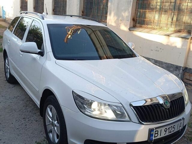 Белый Шкода Октавия, объемом двигателя 1.6 л и пробегом 218 тыс. км за 7500 $, фото 1 на Automoto.ua