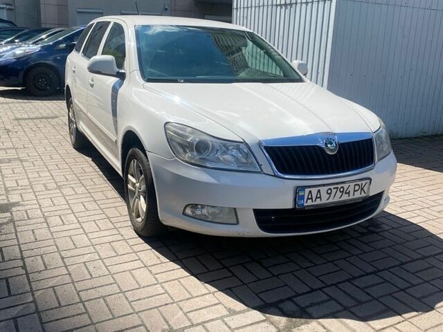 Білий Шкода Октавія, об'ємом двигуна 1.8 л та пробігом 303 тис. км за 5000 $, фото 1 на Automoto.ua