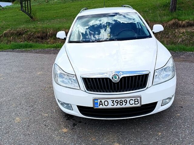 Белый Шкода Октавия, объемом двигателя 1.6 л и пробегом 325 тыс. км за 6800 $, фото 1 на Automoto.ua