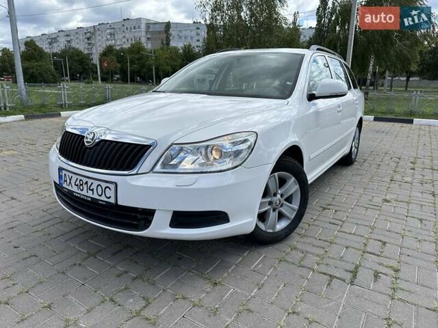 Белый Шкода Октавия, объемом двигателя 1.6 л и пробегом 220 тыс. км за 7900 $, фото 1 на Automoto.ua