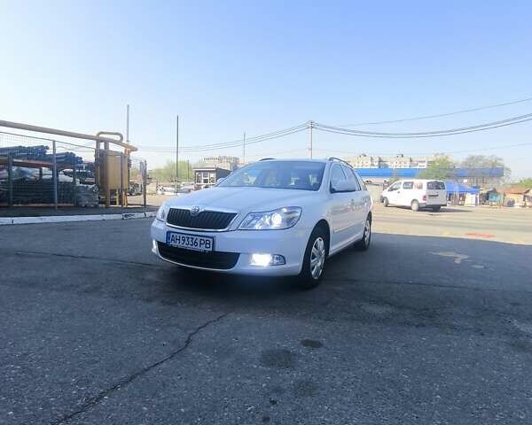 Білий Шкода Октавія, об'ємом двигуна 1.39 л та пробігом 250 тис. км за 7500 $, фото 1 на Automoto.ua
