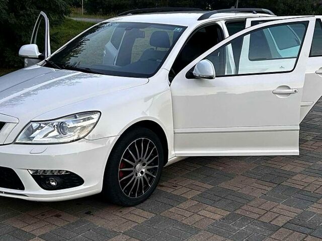 Белый Шкода Октавия, объемом двигателя 2 л и пробегом 277 тыс. км за 8800 $, фото 1 на Automoto.ua