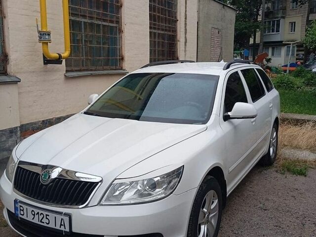 Білий Шкода Октавія, об'ємом двигуна 1.6 л та пробігом 218 тис. км за 7300 $, фото 1 на Automoto.ua