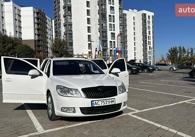 Белый Шкода Октавия, объемом двигателя 1.2 л и пробегом 235 тыс. км за 6900 $, фото 1 на Automoto.ua