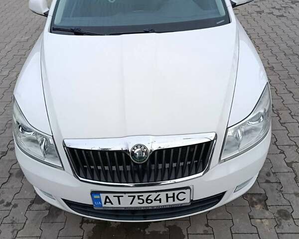 Білий Шкода Октавія, об'ємом двигуна 2 л та пробігом 240 тис. км за 7600 $, фото 1 на Automoto.ua