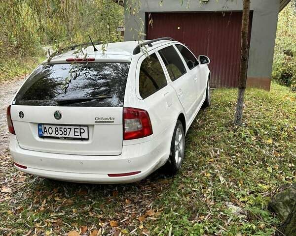 Шкода Октавія 2011 у Ужгороді на Automoto.ua Білий Шкода Октавія, об'ємом двигуна 1.6 л та пробігом 268 тис. км за 7000 $, фото 1 на Automoto.ua
