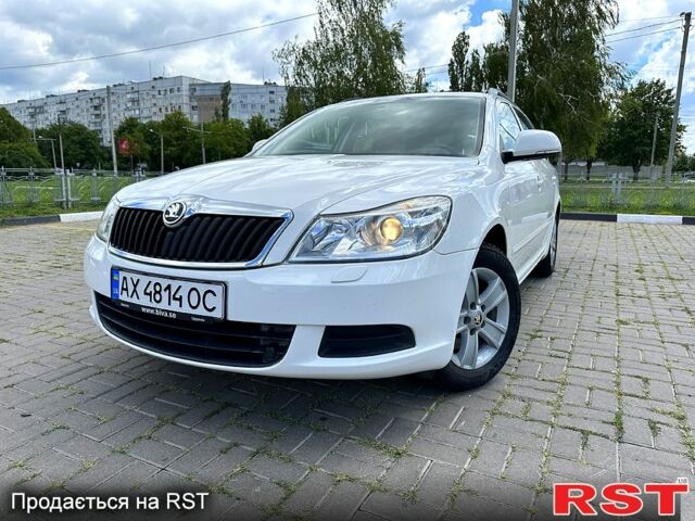 Белый Шкода Октавия, объемом двигателя 1.6 л и пробегом 220 тыс. км за 7900 $, фото 1 на Automoto.ua