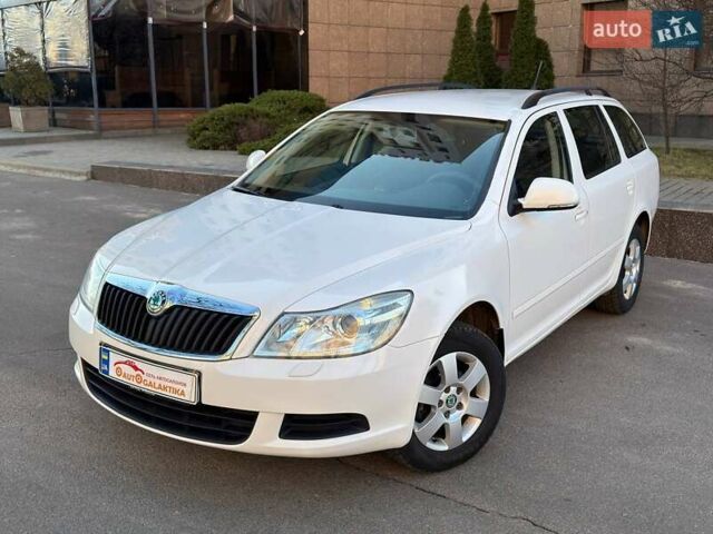Білий Шкода Октавія, об'ємом двигуна 1.6 л та пробігом 252 тис. км за 7500 $, фото 1 на Automoto.ua