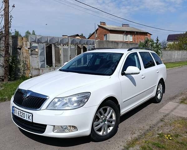 Белый Шкода Октавия, объемом двигателя 1.6 л и пробегом 253 тыс. км за 7490 $, фото 1 на Automoto.ua