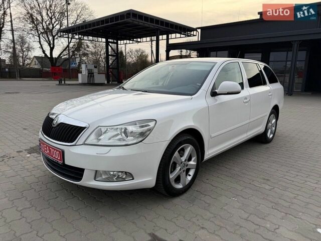 Білий Шкода Октавія, об'ємом двигуна 1.6 л та пробігом 221 тис. км за 7999 $, фото 1 на Automoto.ua
