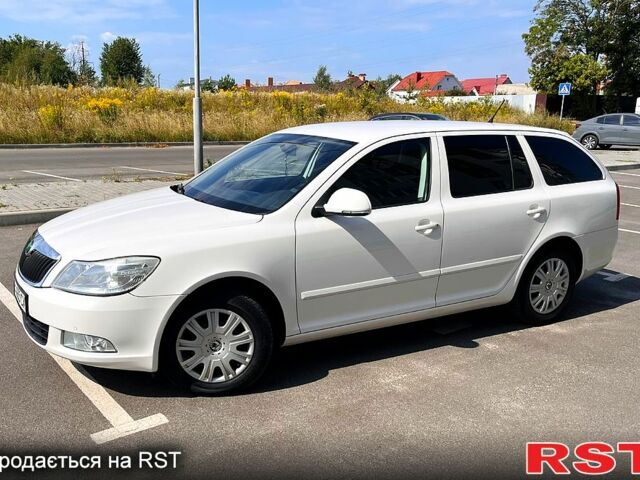 Белый Шкода Октавия, объемом двигателя 1.6 л и пробегом 223 тыс. км за 7500 $, фото 1 на Automoto.ua