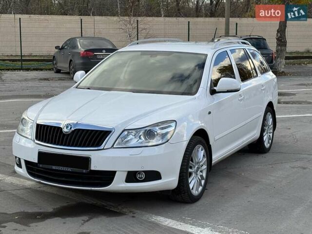 Белый Шкода Октавия, объемом двигателя 1.97 л и пробегом 281 тыс. км за 11800 $, фото 1 на Automoto.ua