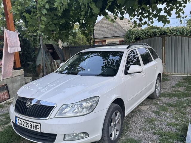Білий Шкода Октавія, об'ємом двигуна 2 л та пробігом 265 тис. км за 7544 $, фото 1 на Automoto.ua