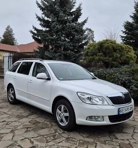 Белый Шкода Октавия, объемом двигателя 1.6 л и пробегом 243 тыс. км за 9400 $, фото 1 на Automoto.ua