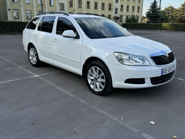 Белый Шкода Октавия, объемом двигателя 1.6 л и пробегом 186 тыс. км за 9399 $, фото 1 на Automoto.ua