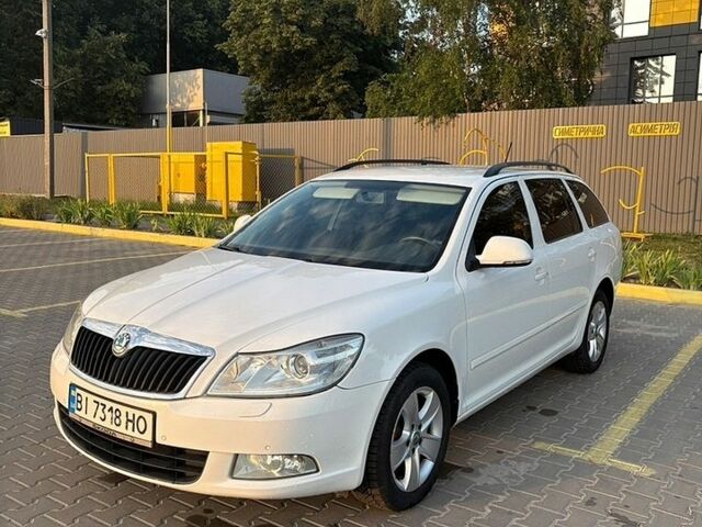Белый Шкода Октавия, объемом двигателя 1.6 л и пробегом 216 тыс. км за 7700 $, фото 1 на Automoto.ua