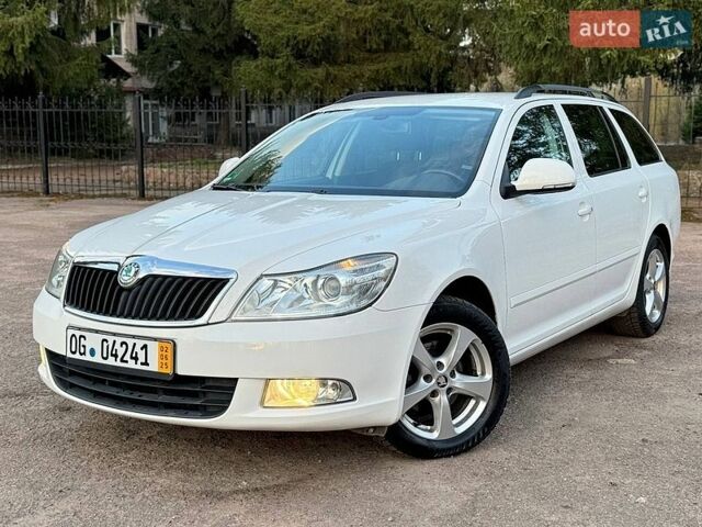 Белый Шкода Октавия, объемом двигателя 1.6 л и пробегом 212 тыс. км за 8950 $, фото 1 на Automoto.ua