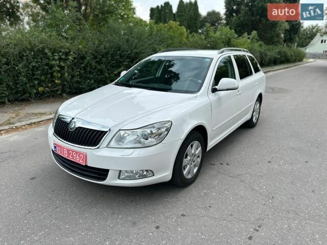 Белый Шкода Октавия, объемом двигателя 1.6 л и пробегом 247 тыс. км за 7900 $, фото 1 на Automoto.ua