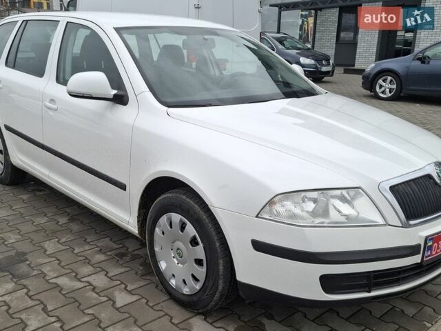 Белый Шкода Октавия, объемом двигателя 1.6 л и пробегом 192 тыс. км за 8200 $, фото 1 на Automoto.ua