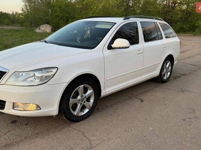 Белый Шкода Октавия, объемом двигателя 1.6 л и пробегом 300 тыс. км за 9400 $, фото 1 на Automoto.ua
