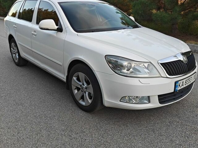 Білий Шкода Октавія, об'ємом двигуна 2 л та пробігом 260 тис. км за 9500 $, фото 1 на Automoto.ua