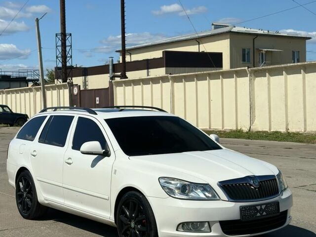 Білий Шкода Октавія, об'ємом двигуна 2 л та пробігом 450 тис. км за 4556 $, фото 1 на Automoto.ua